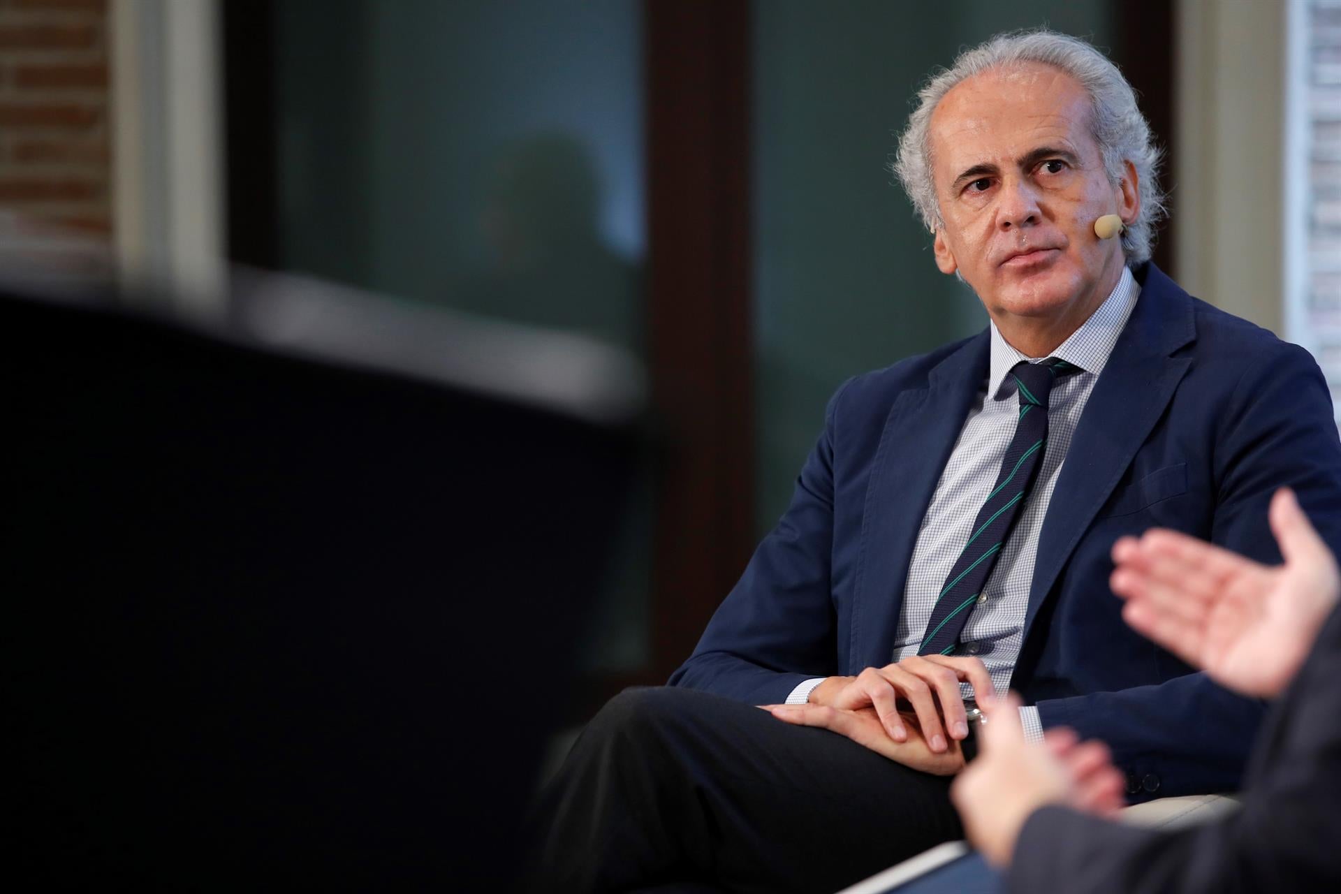 Madrid insiste en reducir la cuarentena de contagiados: "Hay que tratar de que la vida continúe con la máxima actividad posible" Madrid insiste en reducir la cuarentena de contagiados: "Hay que tratar de que la vida continúe con la máxima actividad posible"