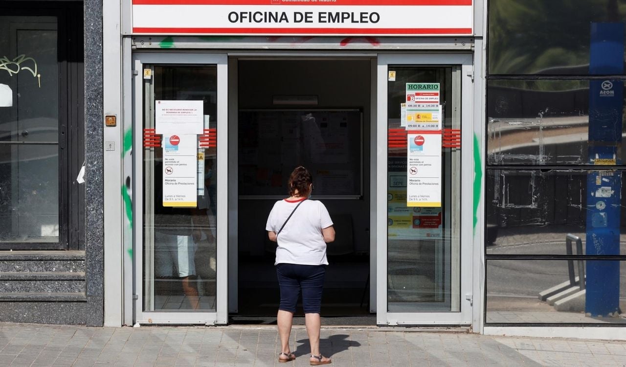 Madrid registra una caída récord del paro en un mes de noviembre y sigue siendo una de las comunidades que más aportan al descenso del desempleo en España Madrid registra una caída récord del paro en un mes de noviembre y sigue siendo una de las comunidades que más aportan al descenso del desempleo en España