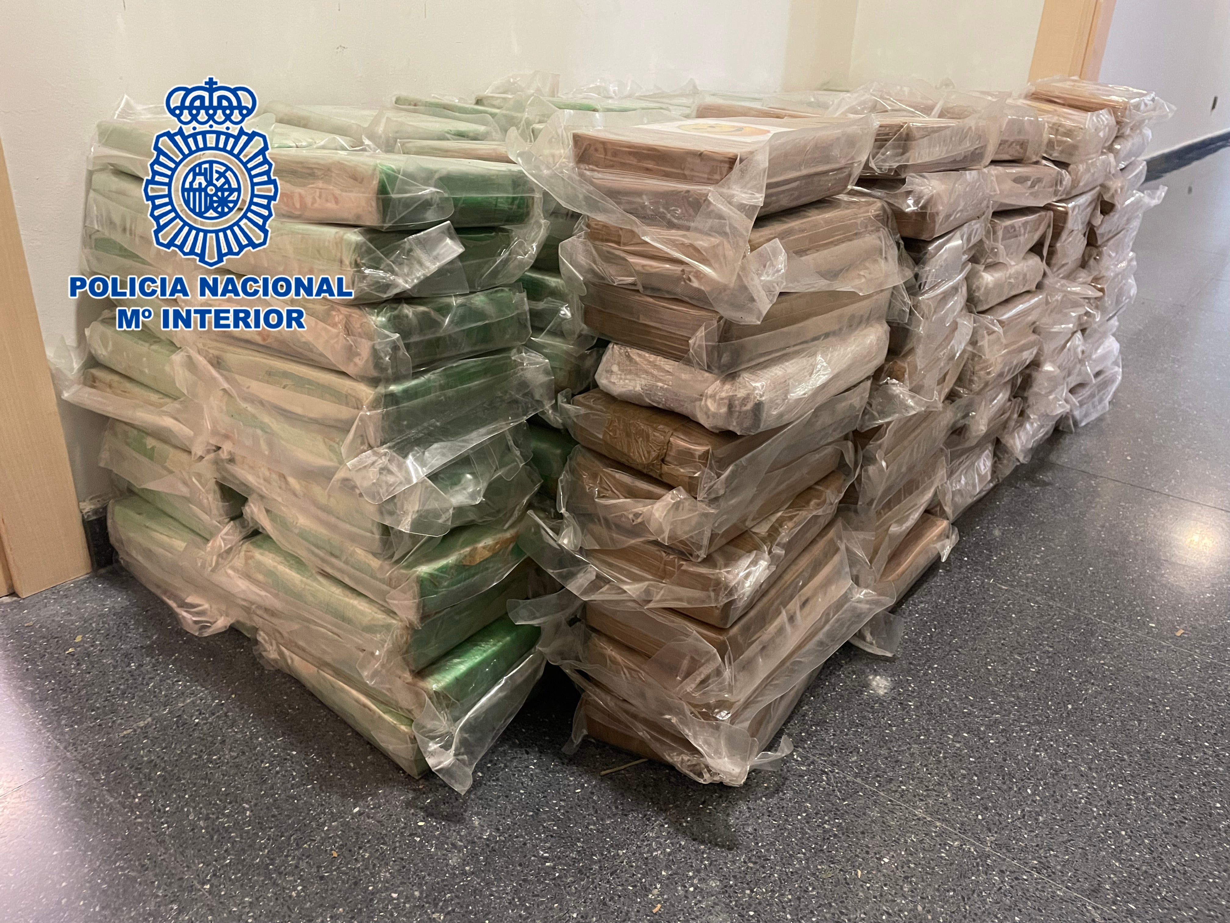 Tres personas detenidas cuando transportaban 250kg de cocaína de gran pureza con destino Mérida Tres personas detenidas cuando transportaban 250kg de cocaína de gran pureza con destino Mérida