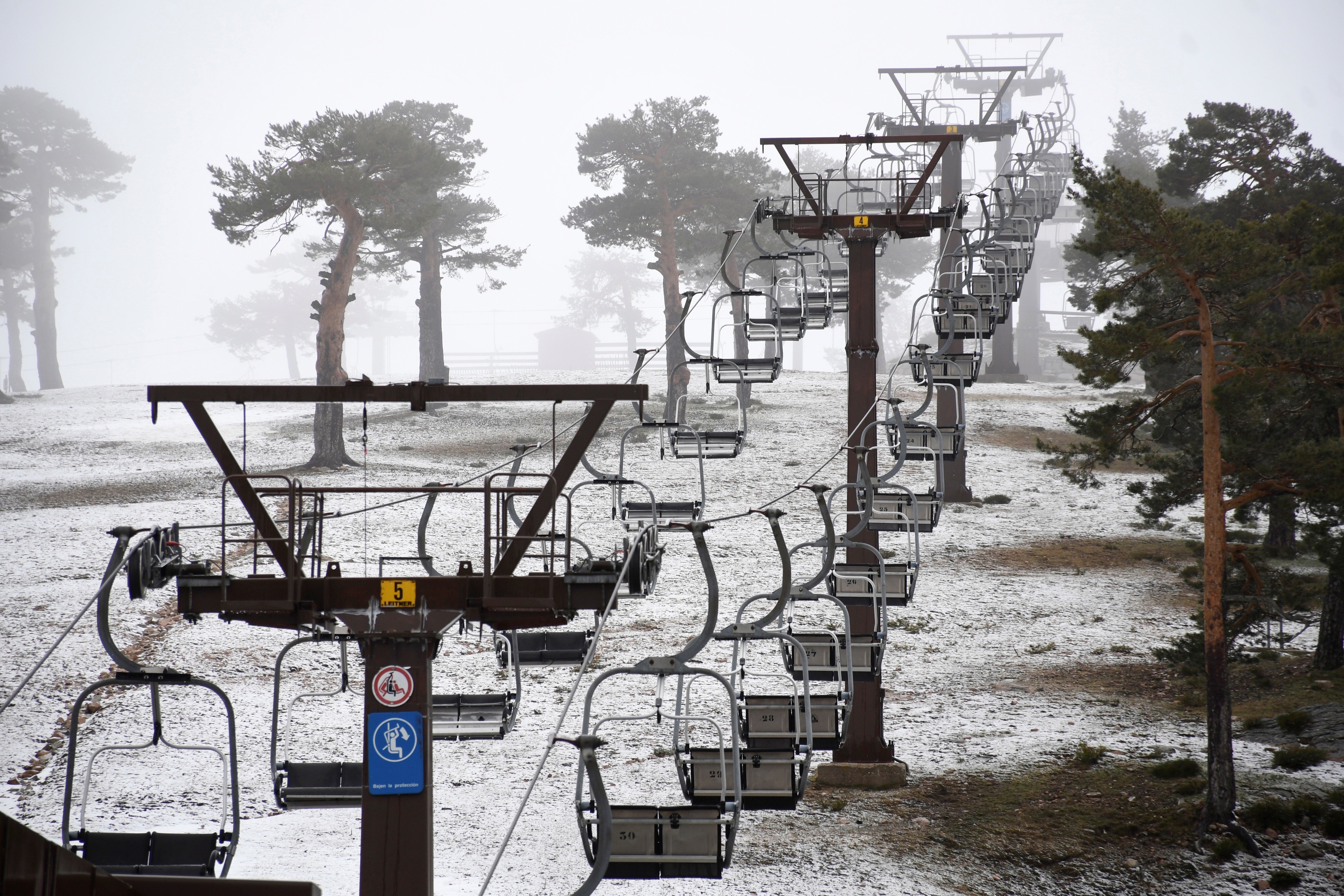 Puerto de Navacerrada espera abrir la estación en la 1ª quincena de diciembre Puerto de Navacerrada espera abrir la estación en la 1ª quincena de diciembre