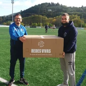 ABANCA entrega un xogo de redes recicladas ao Ourense C.F. ABANCA entrega un xogo de redes recicladas ao Ourense C.F.