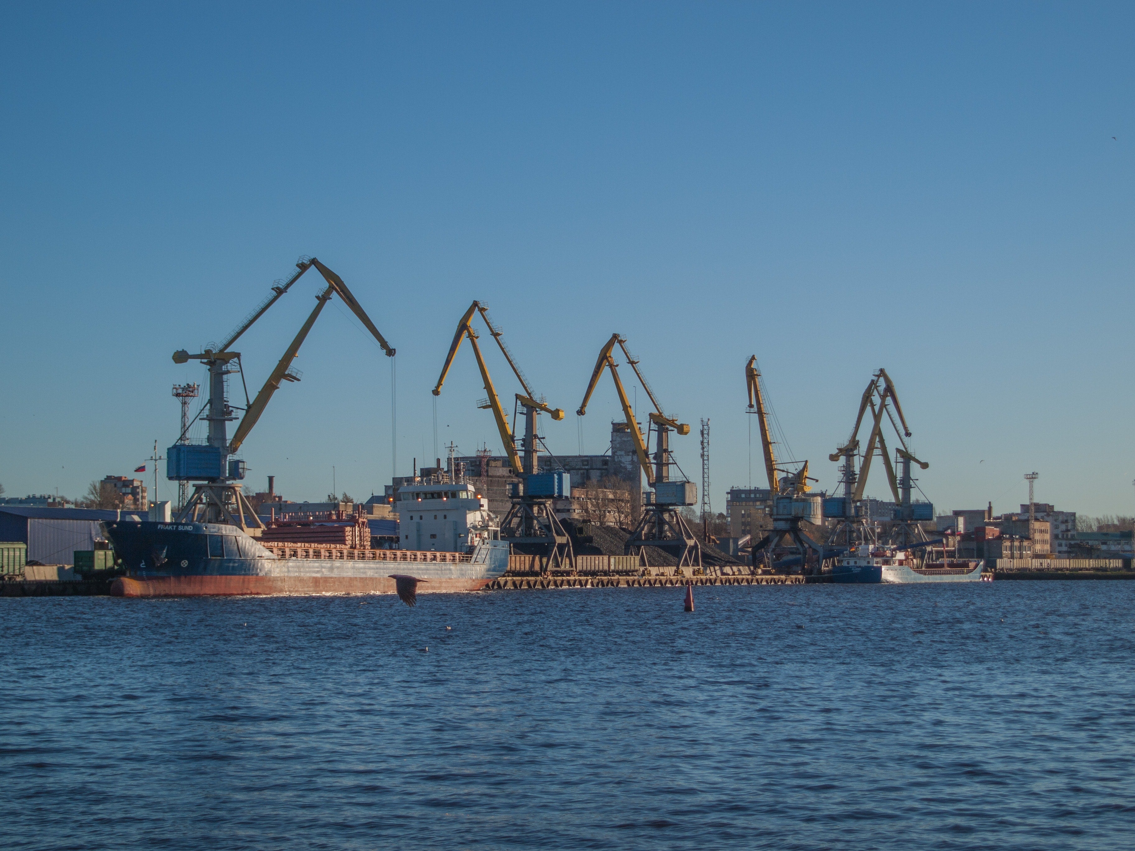 Un astillero de Vigo suspende su actividad por un brote de Covid con 70 positivos Un astillero de Vigo suspende su actividad por un brote de Covid con 70 positivos