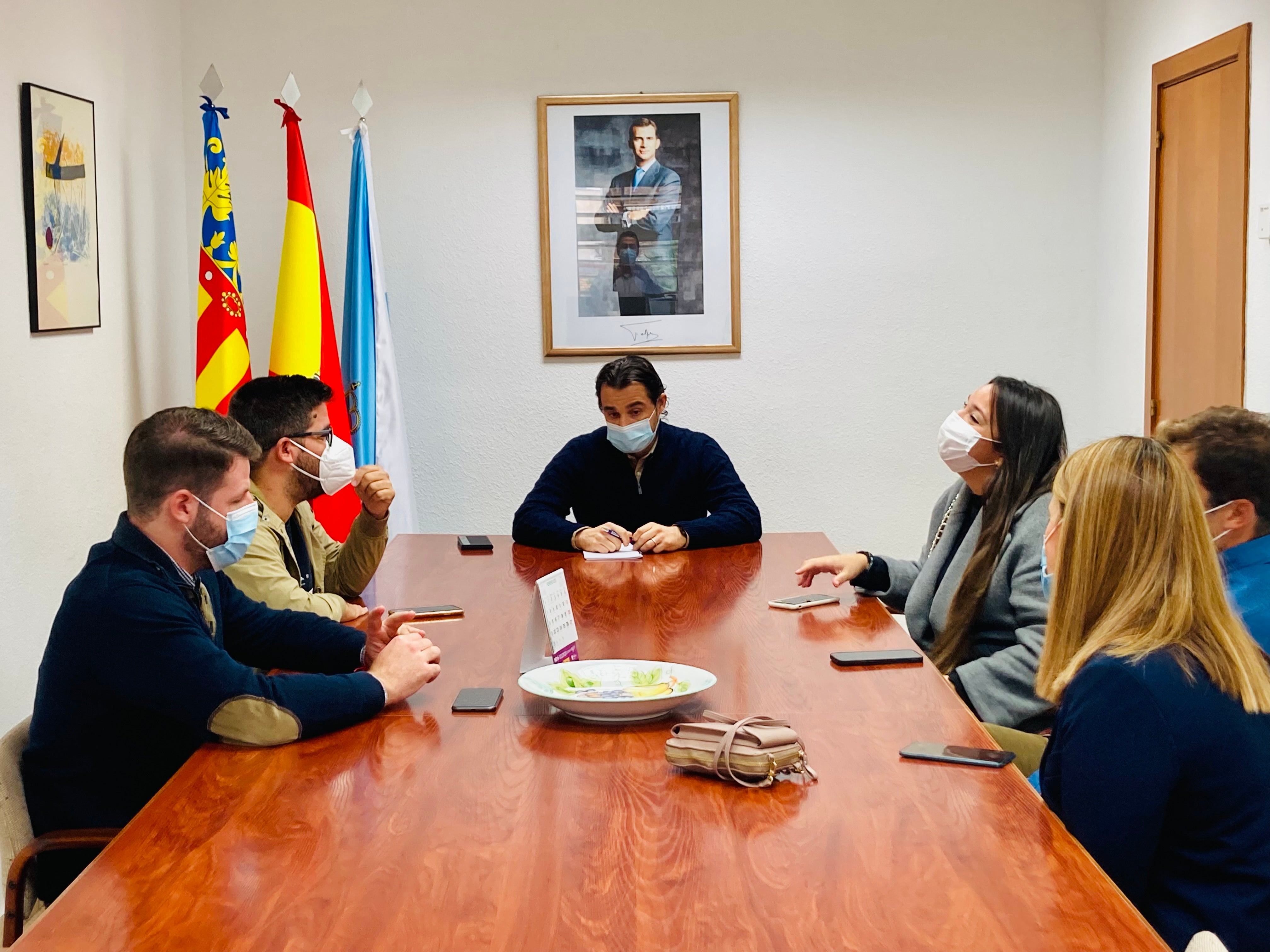 Eduardo Dolón se reunió con el comité de empresa del hospital para conocer los problemas que denuncian Eduardo Dolón se reunió con el comité de empresa del hospital para conocer los problemas que denuncian