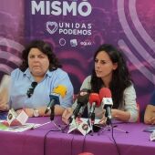 Las dos concejalas de UP, Prado Galán y Nieves Peinado, en una rueda de prensa