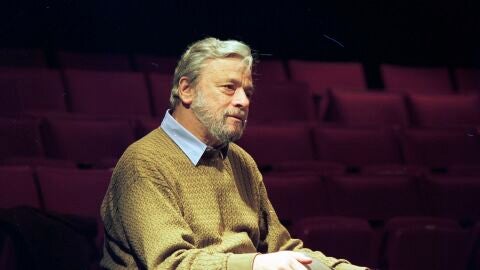 El compositor y letrista Stephen Sondheim, en la platea de un teatro musical