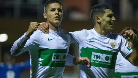 Guido Carrillo y Diego González celebran uno de los goles en Leioa. ELCHE CF