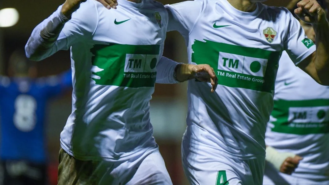 Guido Carrillo y Diego González celebran uno de los goles en Leioa. ELCHE CF