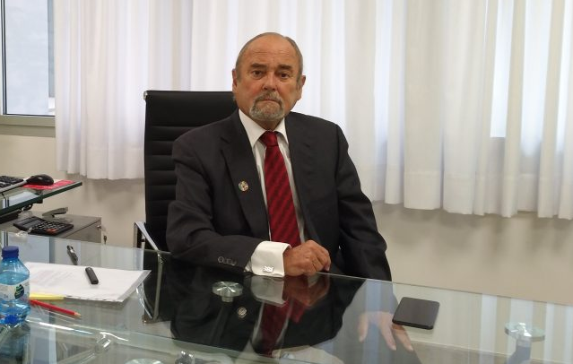 Pérez Templado cree que el gobierno regional se equivoca no dando los nombres de los altos cargos vacunados indebidamente Pérez Templado cree que el gobierno regional se equivoca no dando los nombres de los altos cargos vacunados indebidamente