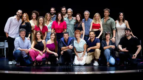 Maria Adamuz junto al resto del elenco del musical 'Company', de Antonio Banderas Maria Adamuz junto al resto del elenco del musical 'Company', de Antonio Banderas