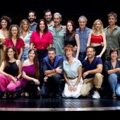 Maria Adamuz junto al resto del elenco del musical 'Company', de Antonio Banderas