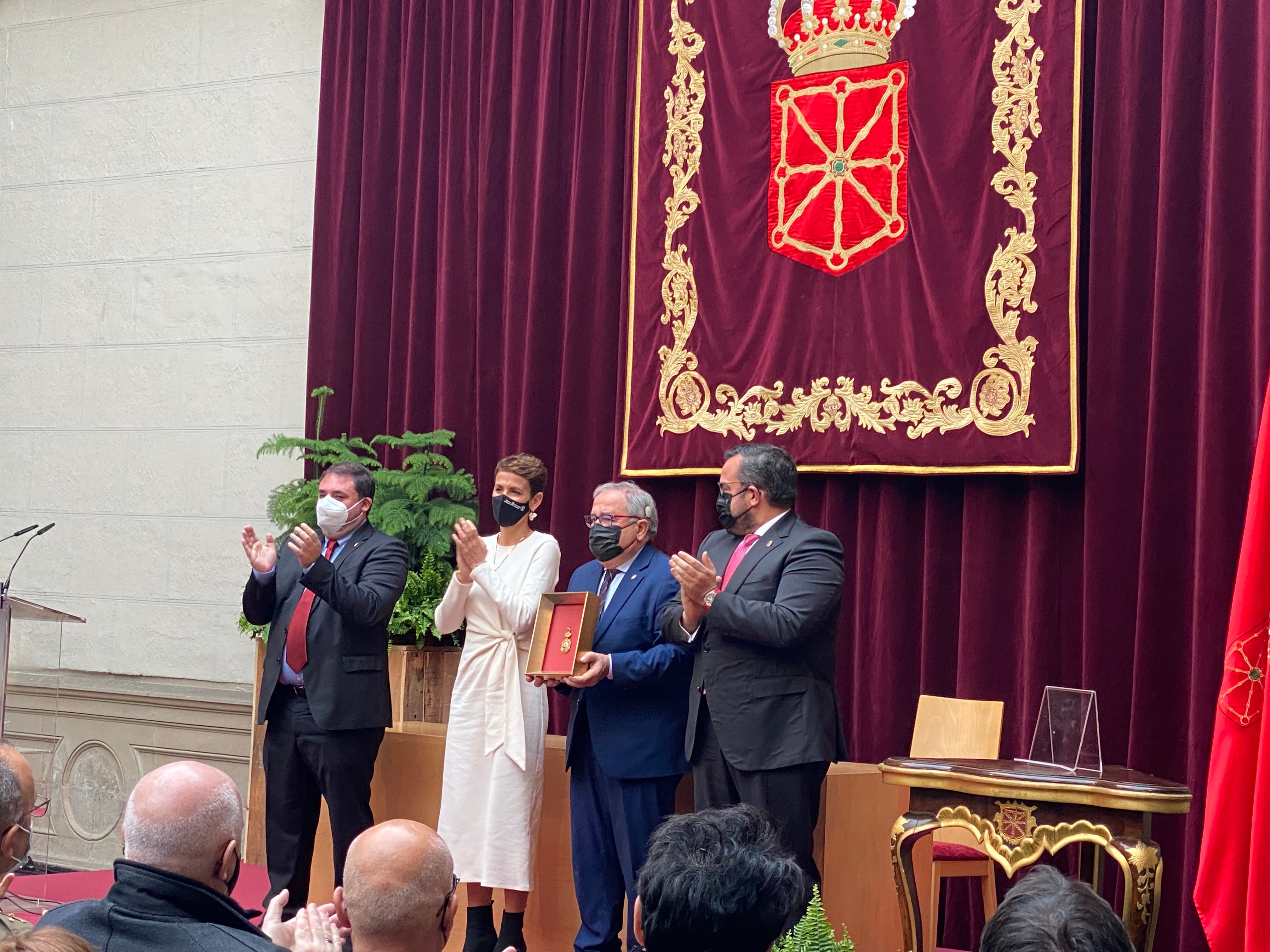 Navarra distingue a Osasuna con su Medalla de Oro Navarra distingue a Osasuna con su Medalla de Oro