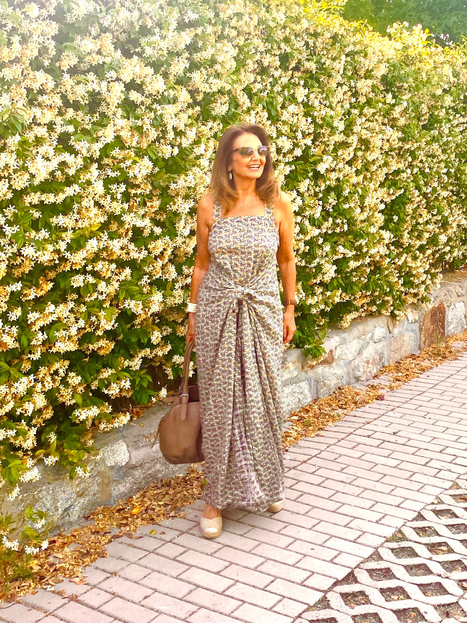 La influencer de 65 años que arrasa en Instagram: "Si me muero, la mitad de mis cenizas irán a un centro comercial un sábado por la tarde" La influencer de 65 años que arrasa en Instagram: "Si me muero, la mitad de mis cenizas irán a un centro comercial un sábado por la tarde"