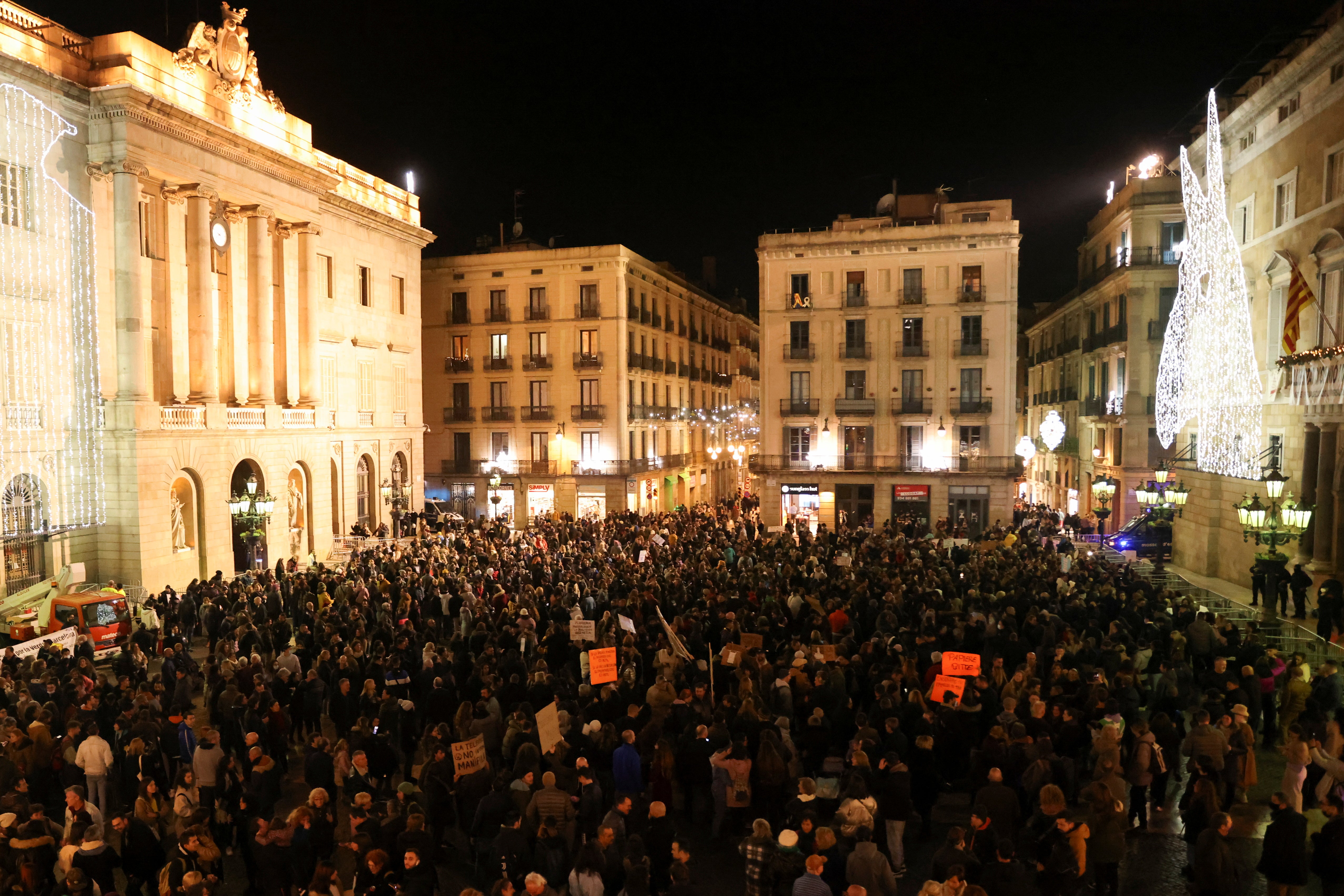 Manifestación negacionista en varias ciudades españolas contra el pasaporte Covid y las vacunas Manifestación negacionista en varias ciudades españolas contra el pasaporte Covid y las vacunas