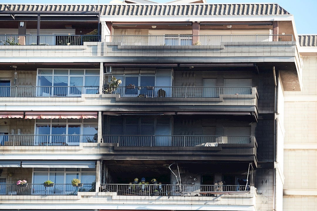 Muere un matrimonio en el incendio de un piso en Vilassar de Mar, Barcelona Muere un matrimonio en el incendio de un piso en Vilassar de Mar, Barcelona