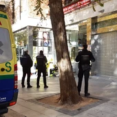 Sanitarios haciendo los ejercicios cardiorespiratorios Sanitarios haciendo los ejercicios cardiorespiratorios