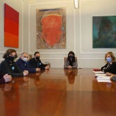 La vicepresidenta Julia Parra con representantes del Gremio de Artistas de Hogueras