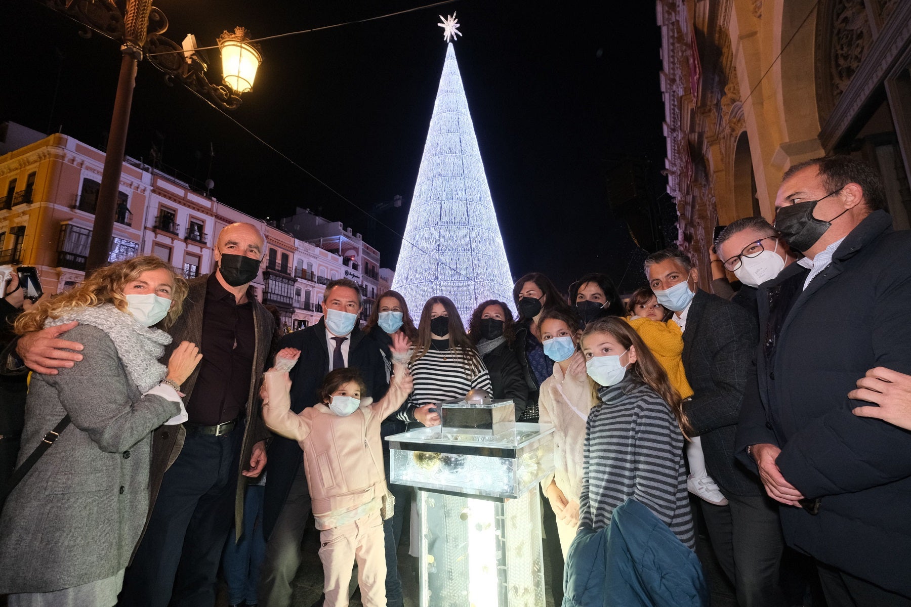 Sevilla enciende el árbol de Navidad de luces led más grande de Europa Sevilla enciende el árbol de Navidad de luces led más grande de Europa