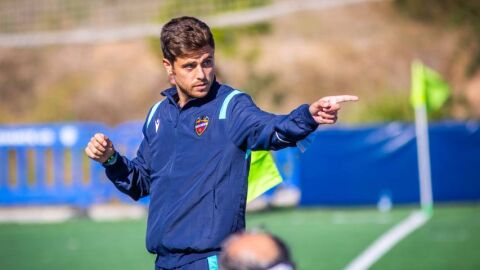 El futuro de Alessio Lisci sigue en el aire