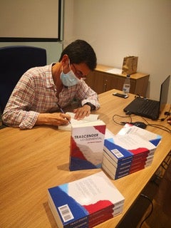 «Trascender lo elemental» primera novela de Luis Muñoz Delgado sobre las relaciones familiares «Trascender lo elemental» primera novela de Luis Muñoz Delgado sobre las relaciones familiares