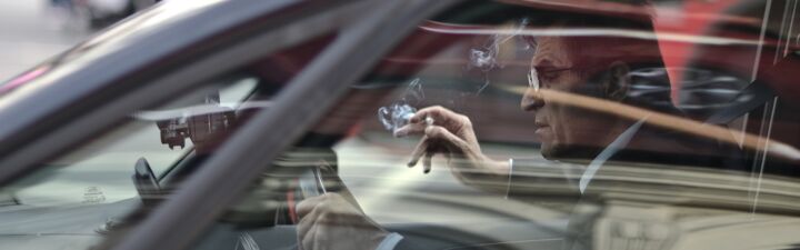 ¿Comparte la propuesta del Gobierno de prohibir fumar en el interior de los coches?