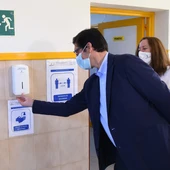 José Manuel Caballero durante la visita a un colegio José Manuel Caballero durante la visita a un colegio