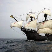 La réplica de la histórica nave de Magallanes y Elcano, anclada en Puerto Banús La réplica de la histórica nave de Magallanes y Elcano, anclada en Puerto Banús