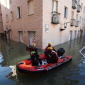 Borrasca Barra: la crecida del Ebro inunda el casco antiguo de Tudela y amenaza Zaragoza