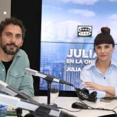 Paco León y Miren Ibarguren en "Julia en la Onda"