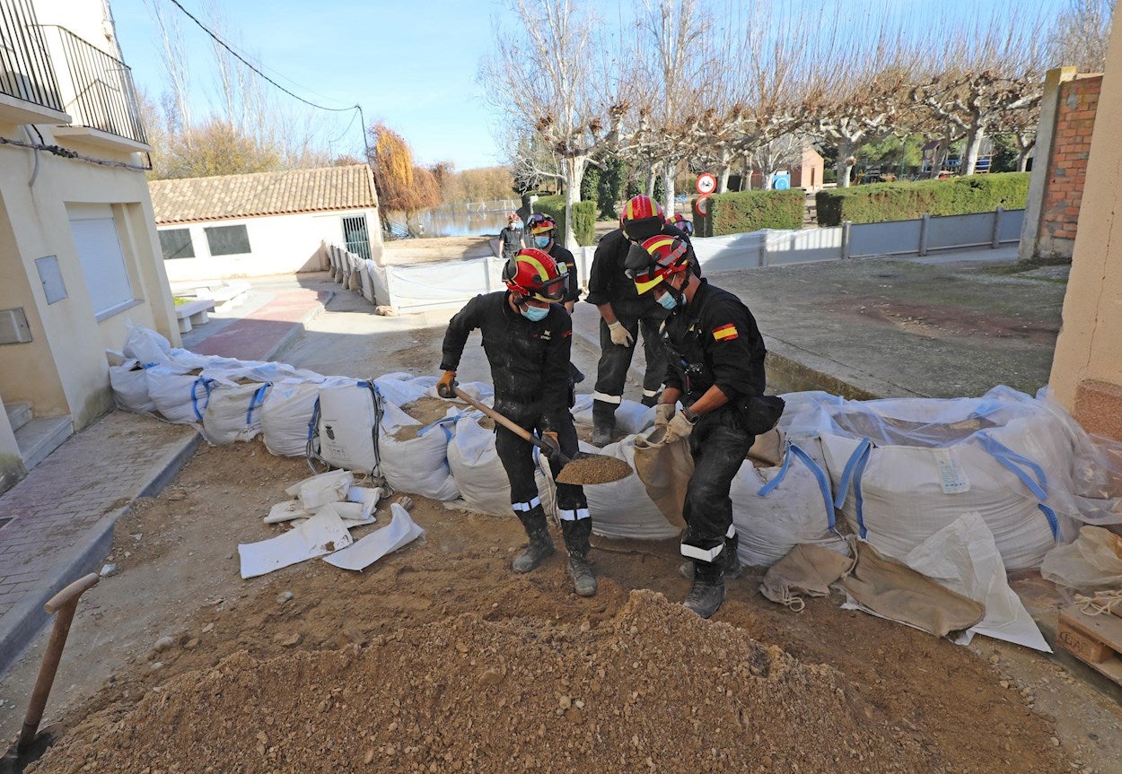 La presidenta de la Confederación Hidrográfica del Ebro asegura que la situación provocada por la crecida del río está controlada La presidenta de la Confederación Hidrográfica del Ebro asegura que la situación provocada por la crecida del río está controlada