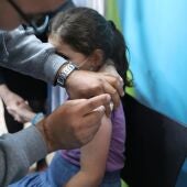 Imagen de archivo de vacunación infantil en otros países