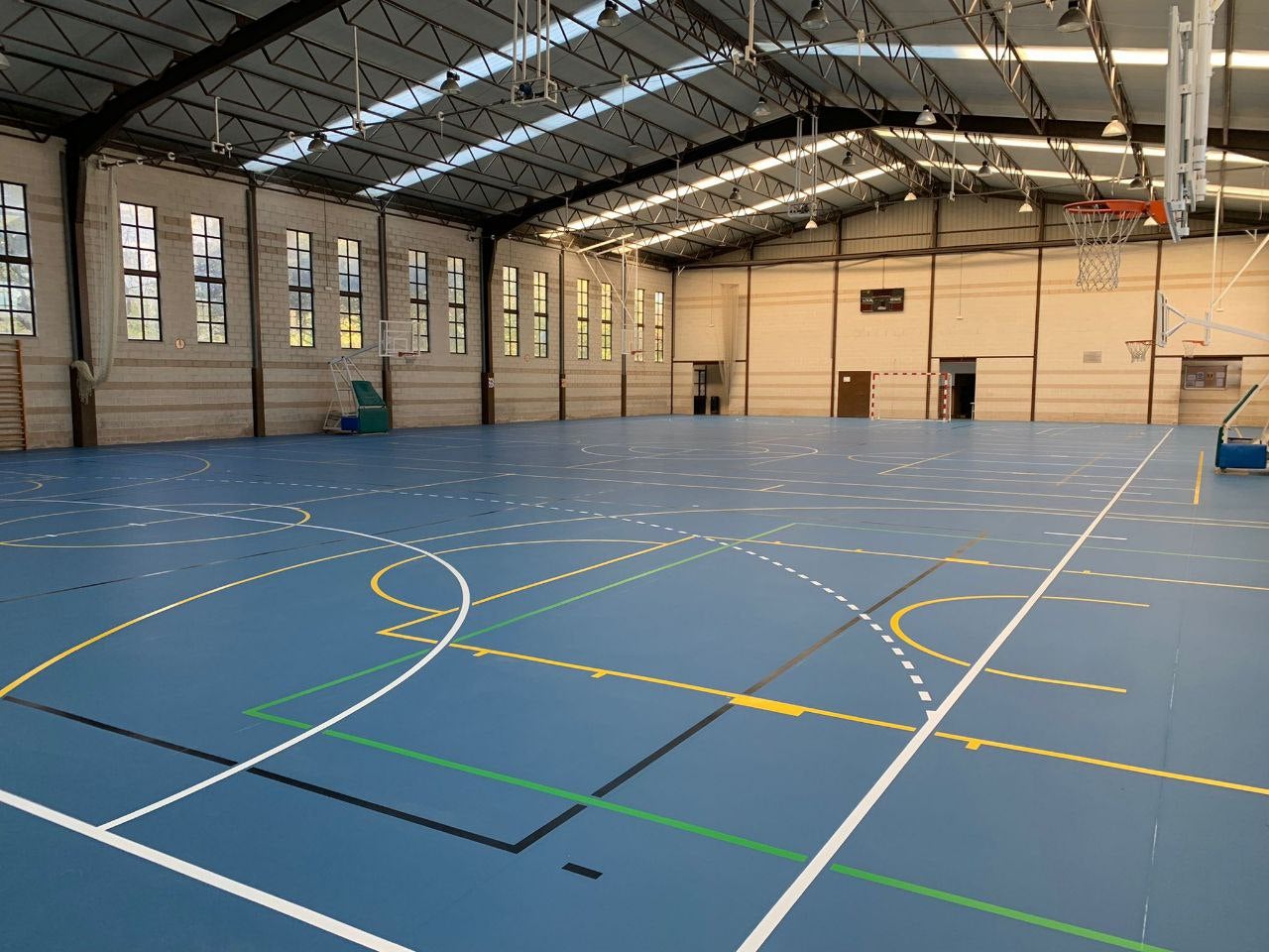 El IMD completa la adecuación del Polideportivo Gadir con la instalación del nuevo pavimento El IMD completa la adecuación del Polideportivo Gadir con la instalación del nuevo pavimento