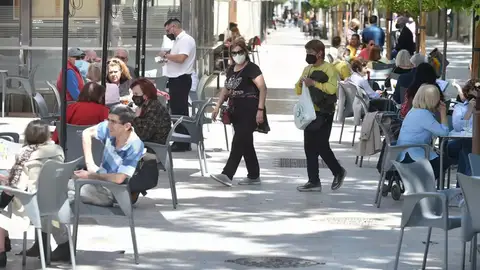 La patronal hostelera critica las restricciones de aforo a pesar del uso del pasaporte COVID y pide seguir el ejemplo de Madrid La patronal hostelera critica las restricciones de aforo a pesar del uso del pasaporte COVID y pide seguir el ejemplo de Madrid
