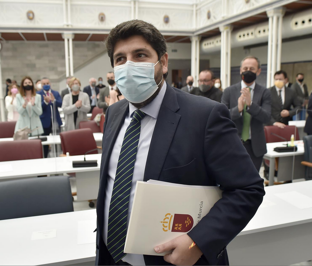 La Mesa del Congreso aprueba la retirada del Estatuto de Autonomía de la Región de Murcia con los votos a favor de PSOE y PP La Mesa del Congreso aprueba la retirada del Estatuto de Autonomía de la Región de Murcia con los votos a favor de PSOE y PP