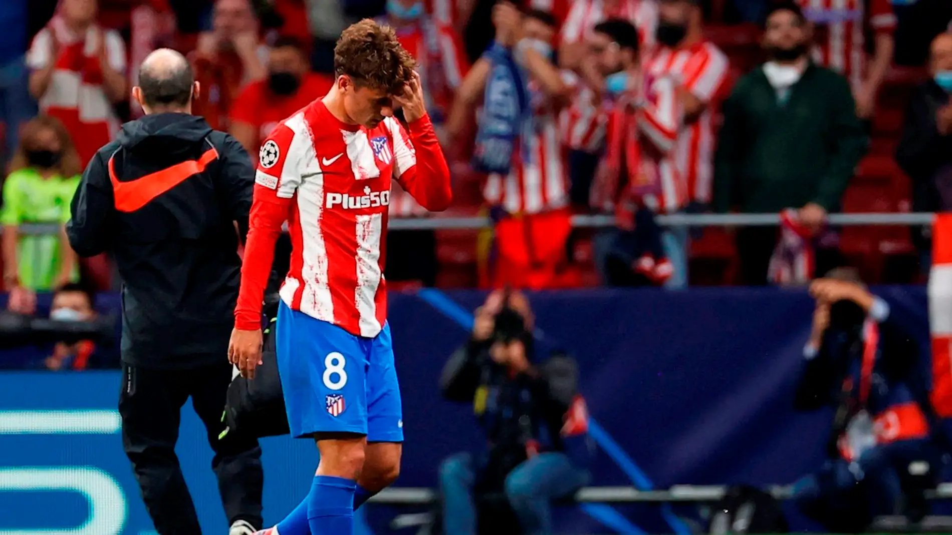 Griezmann se lamenta durante un partido del Atlético de Madrid