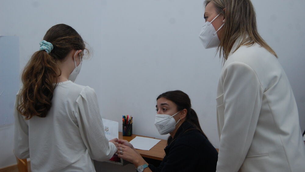 A conselleira de Política Social, Fabiola García, visitou a asociación Por Eles TEA de Ourense