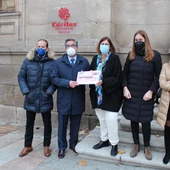 Los concesionarios ourensanos entregan 4.860 euros a Cáritas Los concesionarios ourensanos entregan 4.860 euros a Cáritas