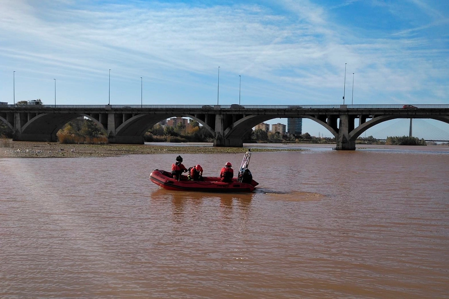 La nueva hipótesis sobre la desaparición de Pablo Sierra que ha reactivado la búsqueda de los GEO en las aguas del río Guadiana La nueva hipótesis sobre la desaparición de Pablo Sierra que ha reactivado la búsqueda de los GEO en las aguas del río Guadiana