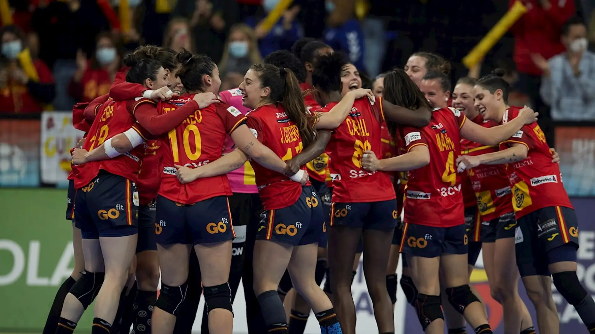 La selección española femenina de balonmano celebra su pase a las semifinales del Mundial