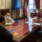 Reunión en el Ayuntamiento de Cádiz con los representantes del sector del taxi Reunión en el Ayuntamiento de Cádiz con los representantes del sector del taxi