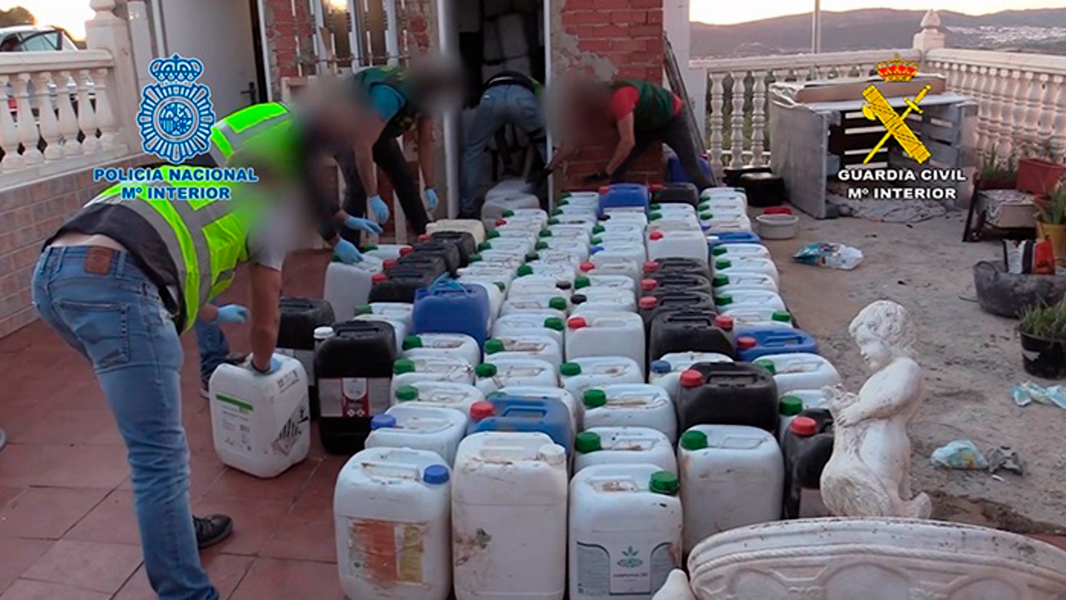 La Policía detiene a 16 presuntos miembros de una red que introducía droga en la UE desde España La Policía detiene a 16 presuntos miembros de una red que introducía droga en la UE desde España