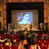 Aplausos y lágrimas en el Teatro Español para dar el último adiós a Verónica Forqué