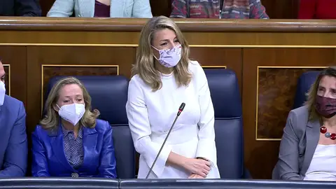 Yolanda Díaz se encara a Vox: "Si algún día llegan al Gobierno tendrán huelgas y manifestaciones masivas" Yolanda Díaz se encara a Vox: "Si algún día llegan al Gobierno tendrán huelgas y manifestaciones masivas"