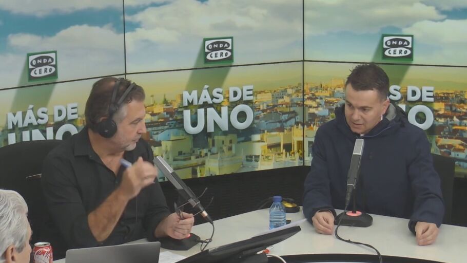 Carlos Alsina y H&eacute;ctor G&oacute;mez, , portavoz del Grupo Parlamentario Socialista