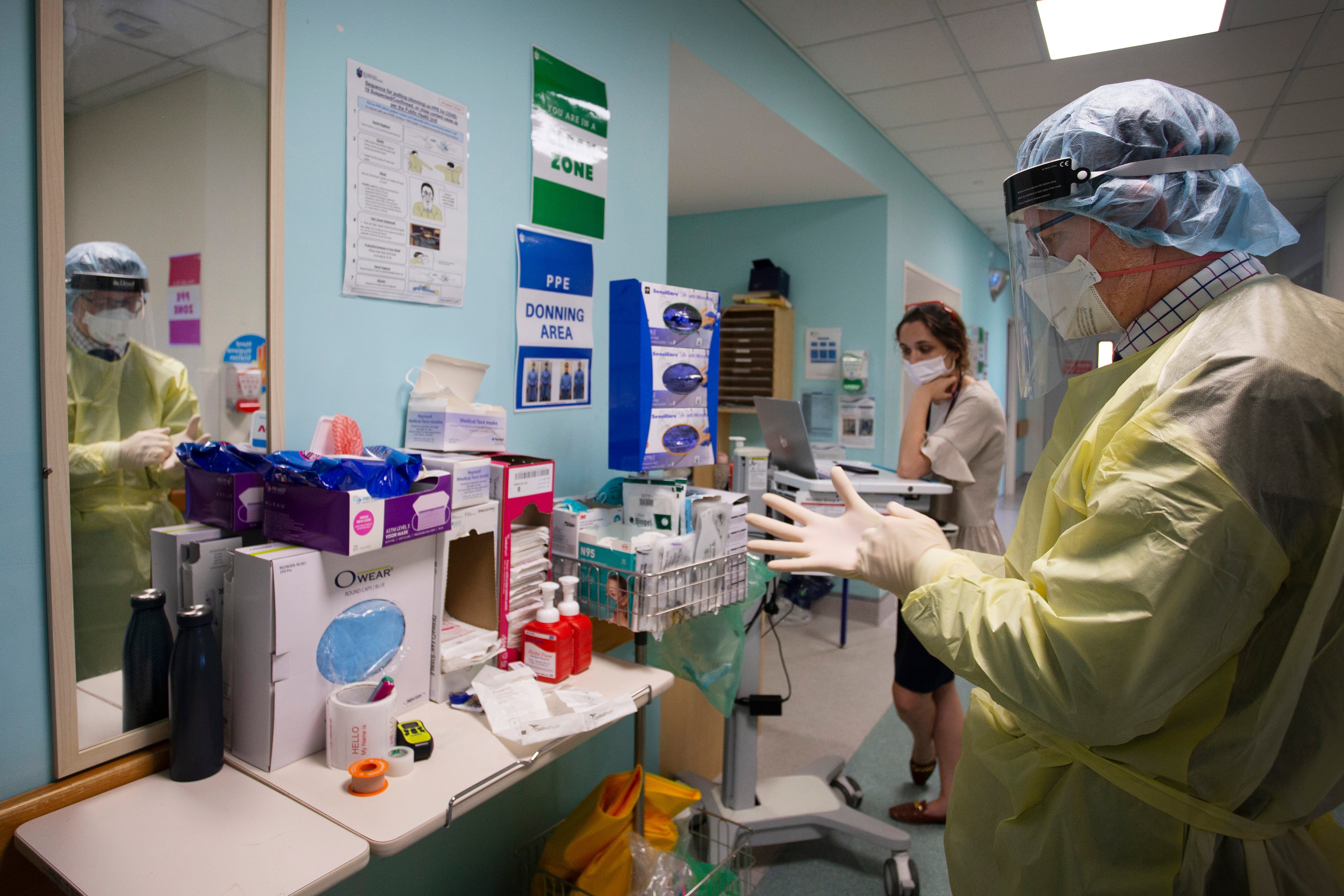 Descienden el número de casos de coronavirus en Extremadura hasta la cifra más baja en diez días Descienden el número de casos de coronavirus en Extremadura hasta la cifra más baja en diez días