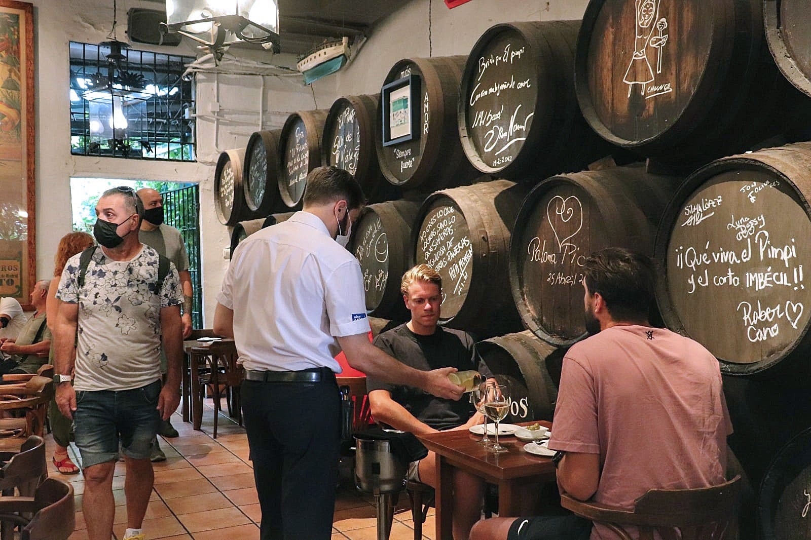 El Tribunal Superior de Andalucía avala la exigencia del certificado Covid en hostelería y ocio nocturno El Tribunal Superior de Andalucía avala la exigencia del certificado Covid en hostelería y ocio nocturno