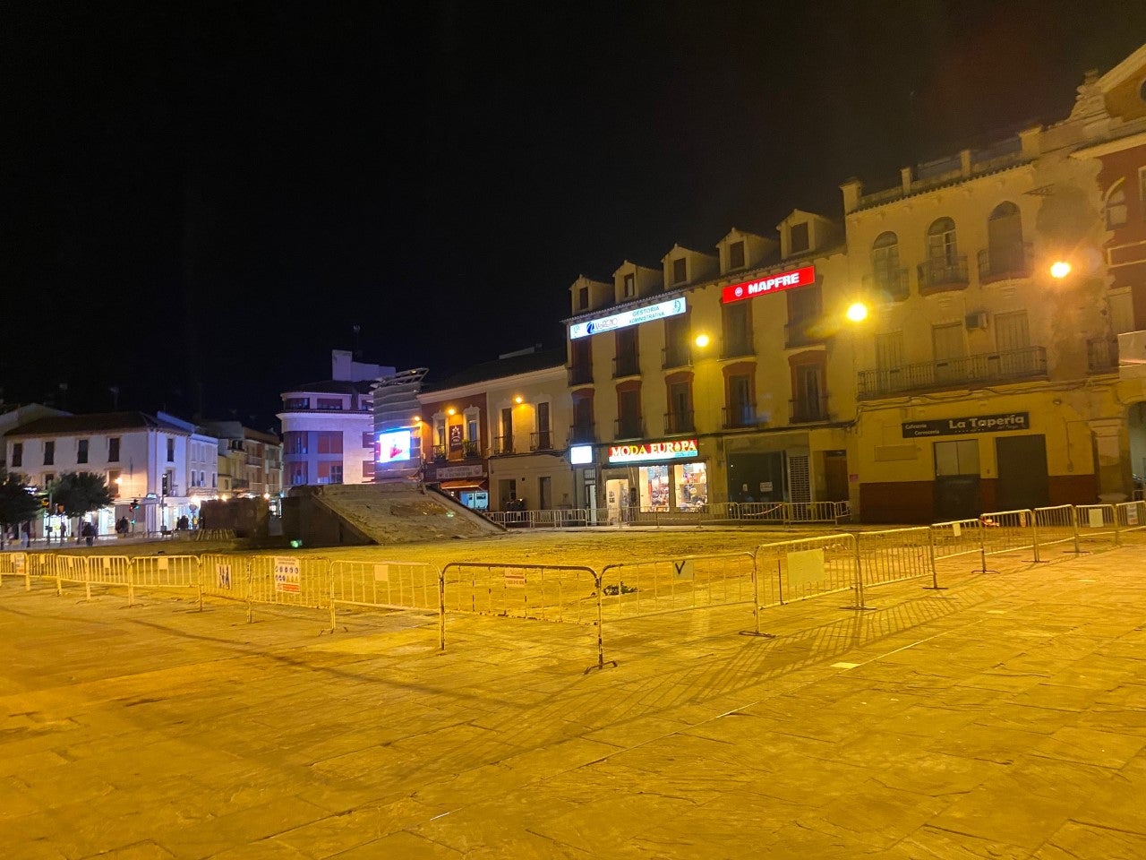 "Vicios ocultos en la estructura de la plaza, verdadero motivo de la paralización de las obras" "Vicios ocultos en la estructura de la plaza, verdadero motivo de la paralización de las obras"