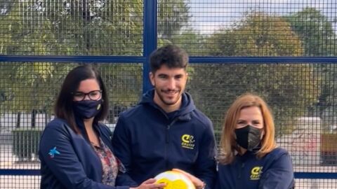 Carlos Soler junto a Pilar Bernab&eacute; Teniente Alcalde del Ayuntamiento de Valencia