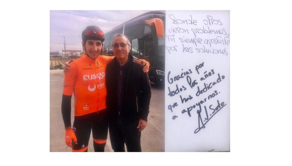 Foto dedicada por la UCI y Antonio Soto a Francisco García Murcia.