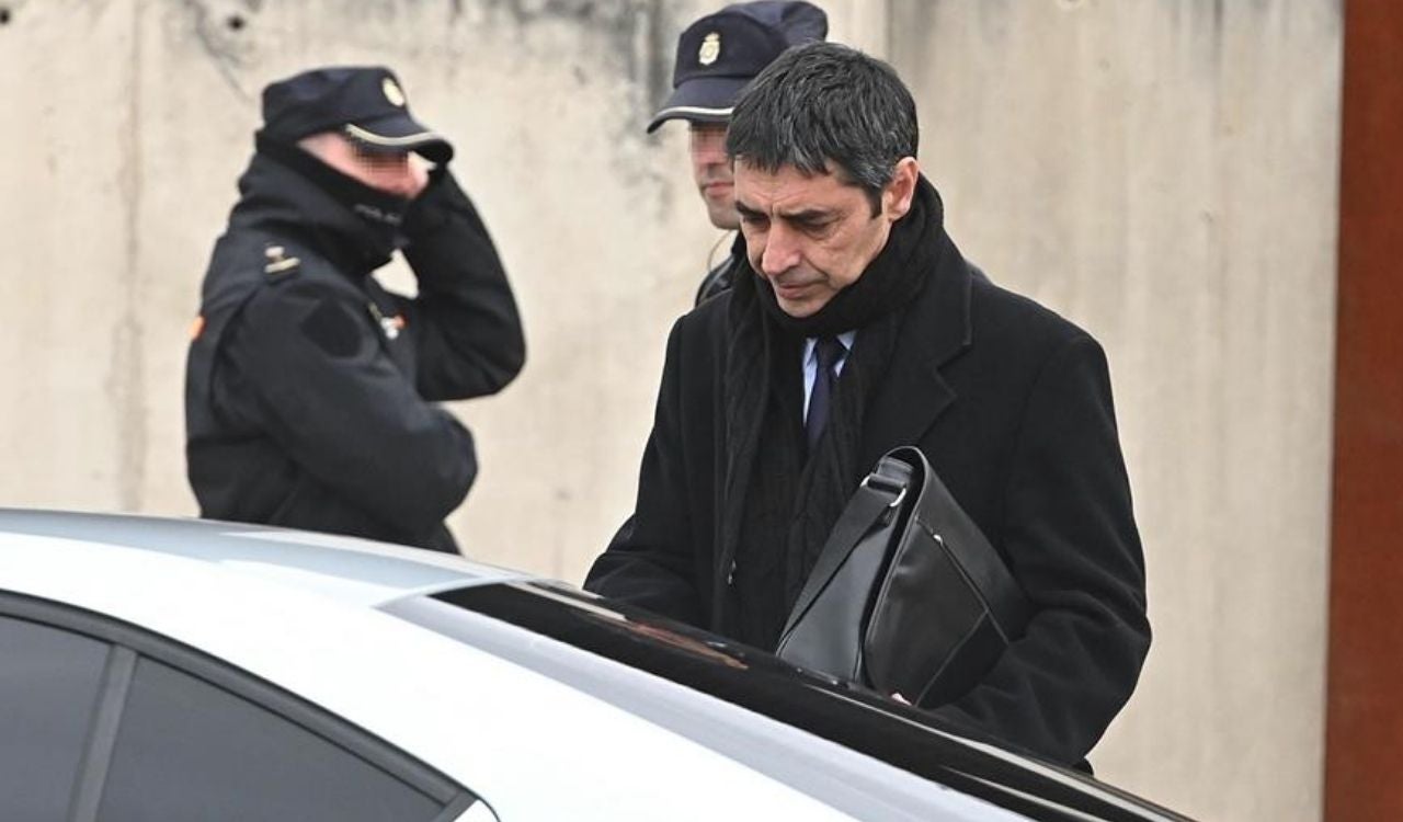 El Gobierno Catalán destituye al Mayor de los Mossos, Josep Lluís Trapero El Gobierno Catalán destituye al Mayor de los Mossos, Josep Lluís Trapero