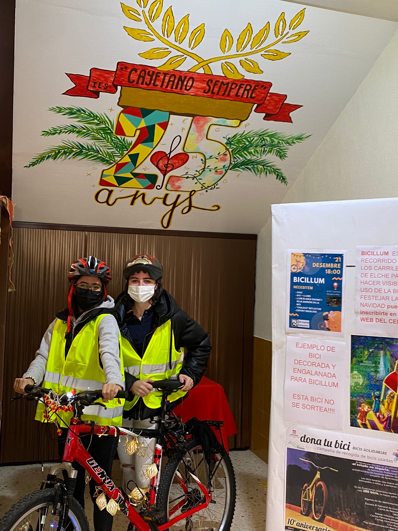 El IES Cayetano Sempere organiza la I Bicillum Elx para concienciar sobre el uso de la bicicleta El IES Cayetano Sempere organiza la I Bicillum Elx para concienciar sobre el uso de la bicicleta